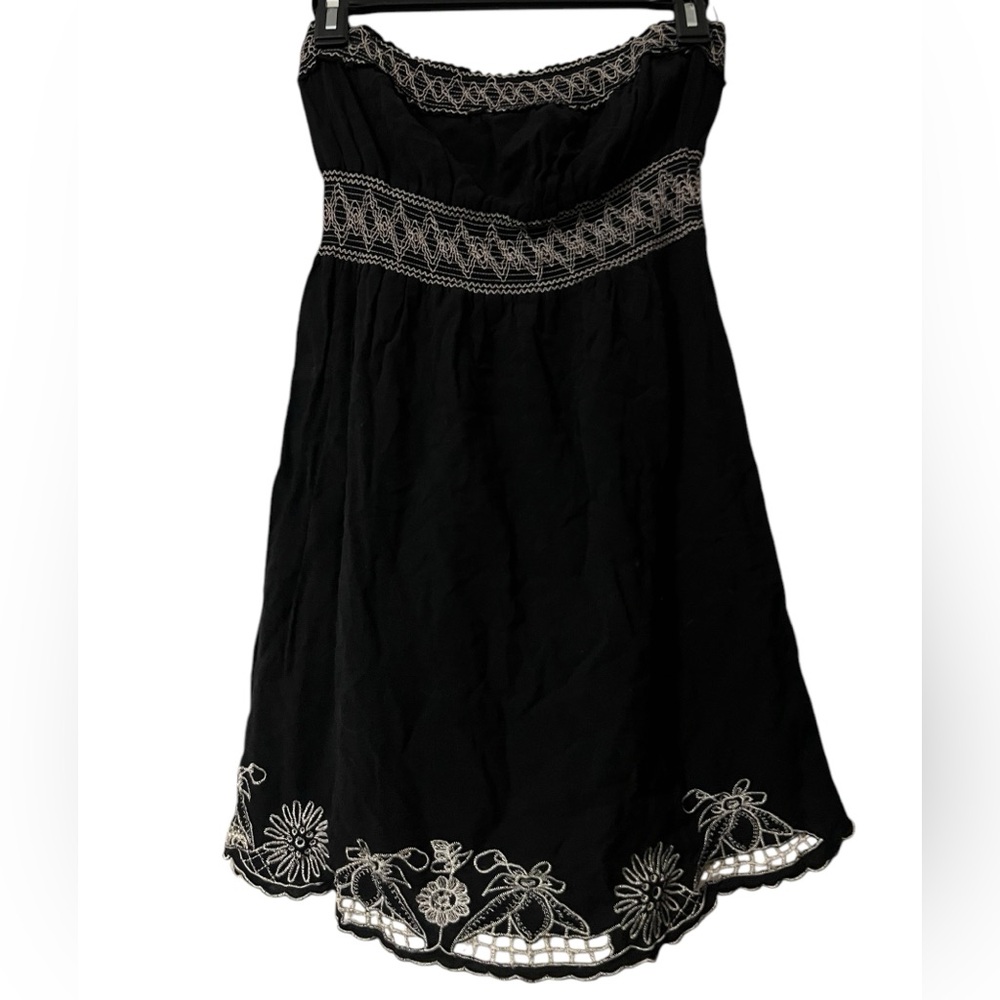 Pinky • Black Strapless Dress